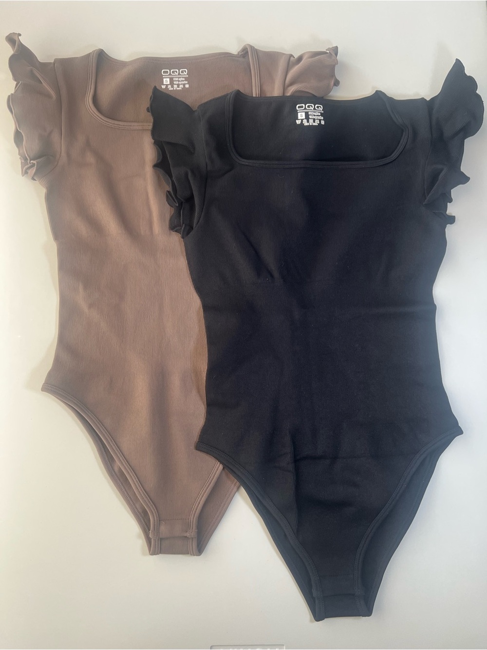 Ribbed Flutter Sleeve Bodysuit - Black and Brown